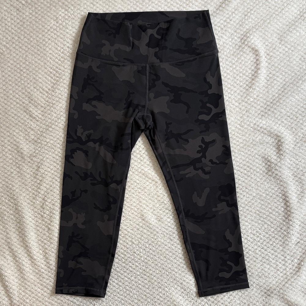 ZYIA Forest Camo Luxe Hi-Rise Capri 20”